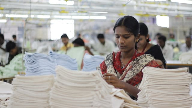Arbeiterin in einer Texilfabrik in Indien Arbeiterin in einer Texilfabrik in Indien. Foto: Anand Parmar